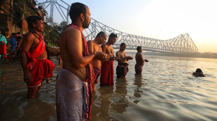 করোনা আবহেই চলল তর্পণ । এম ভারত নিউজ