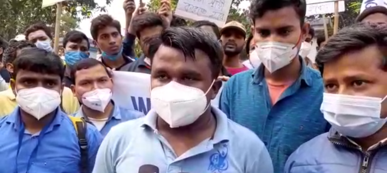 কর্মচ্যুত করার চিঠির প্রতিবাদে পরিযায়ী শ্রমিকরা । এম ভারত নিউজ